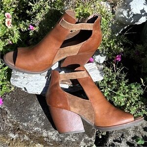 Korks Kork-Ease Stella Size 9.5M Leather Tan Peep Open Toe Booties Ankle Boots
